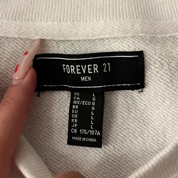 Forever 21 Graphic Crewneck - Picture 3 of 4